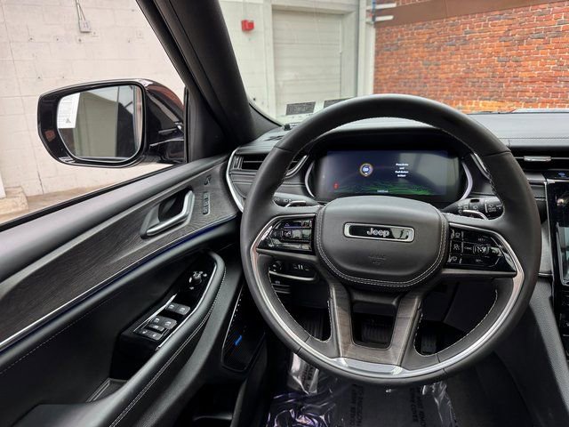 Used 2024 Jeep Grand Cherokee Overland w/ Luxury Tech Group IV image 13