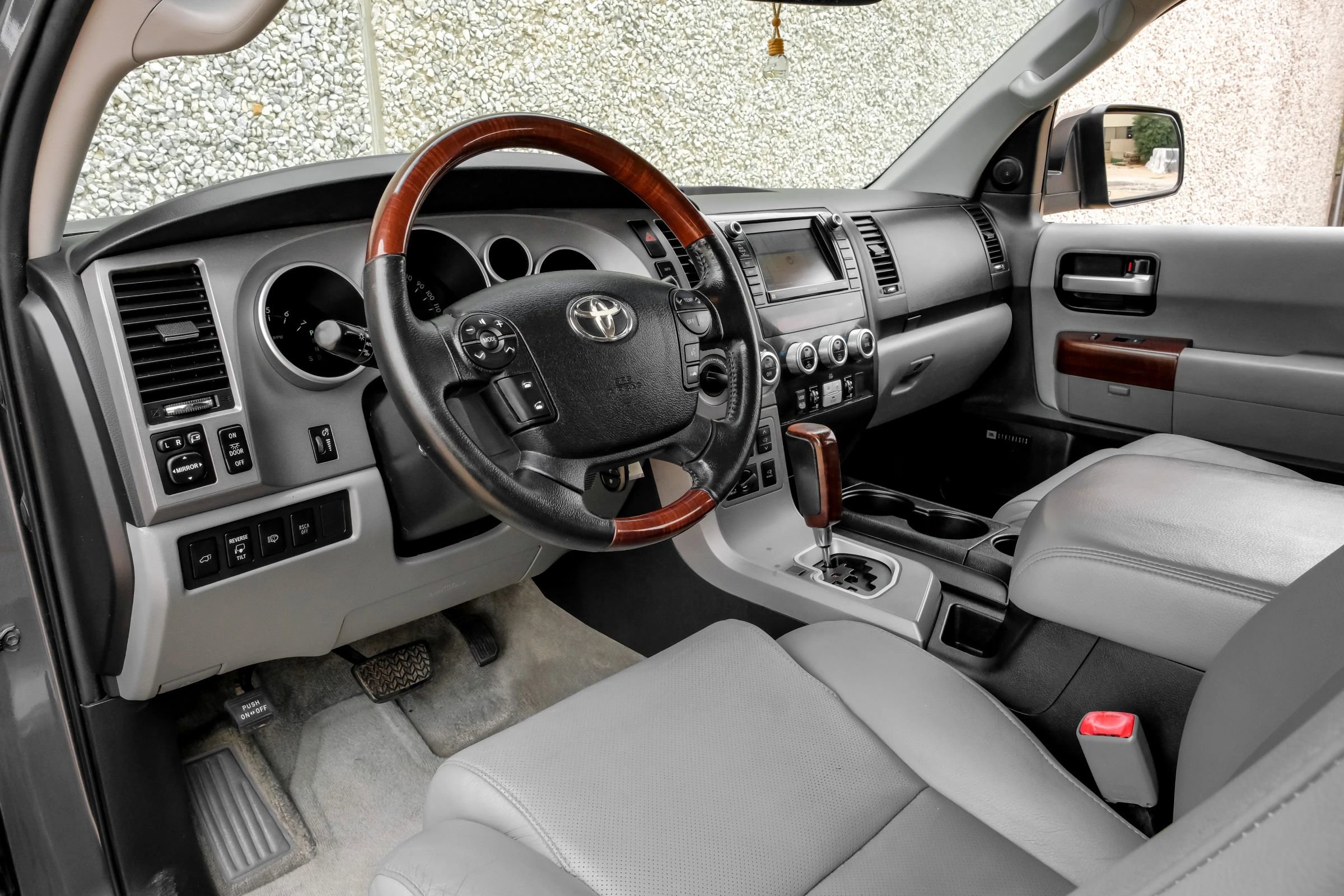 Used 2011 Toyota Sequoia Platinum AWD/4WD image 3