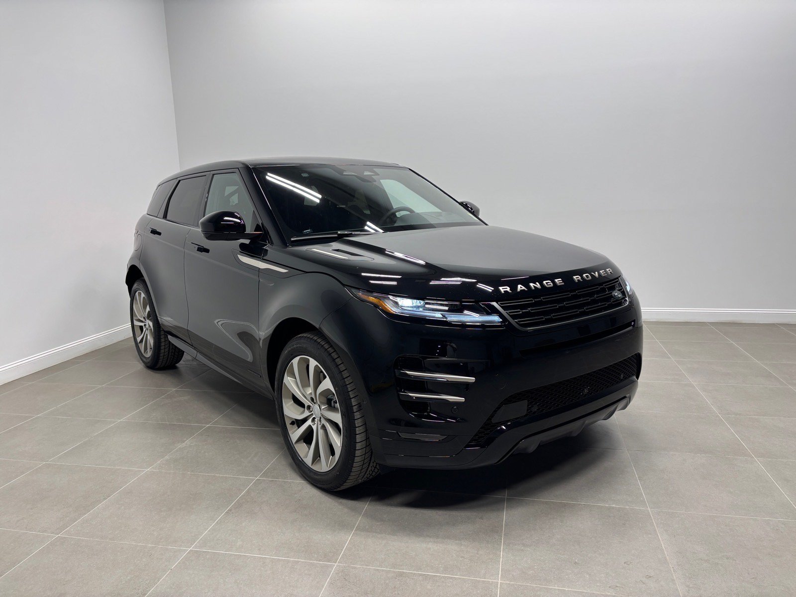 New 2026 Land Rover Range Rover Evoque Hoxton AWD/4WD image 4