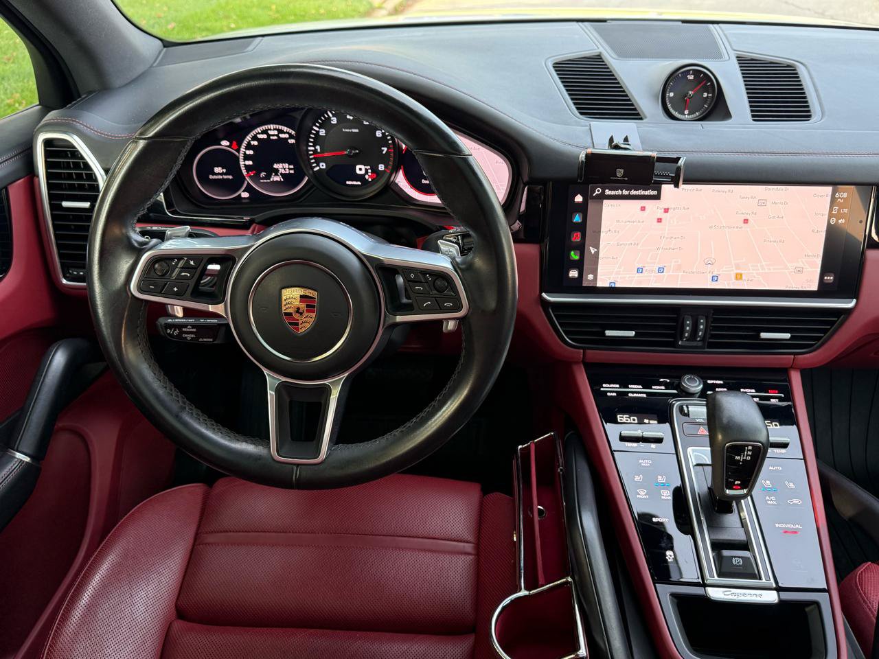 Used 2022 Porsche Cayenne Platinum Edition AWD/4WD image 2