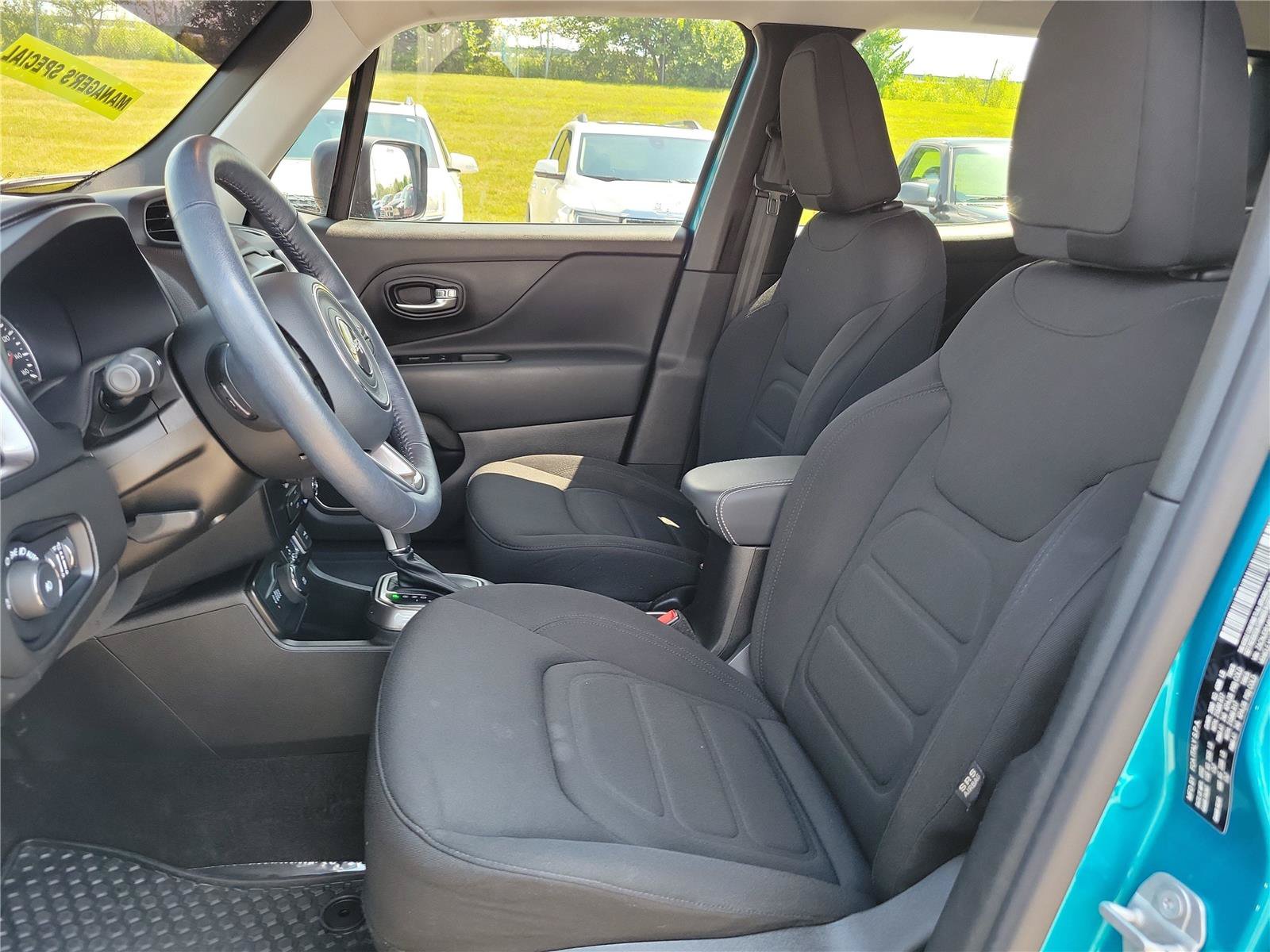 Used 2022 Jeep Renegade Latitude w/ Convenience Group AWD/4WD image 17