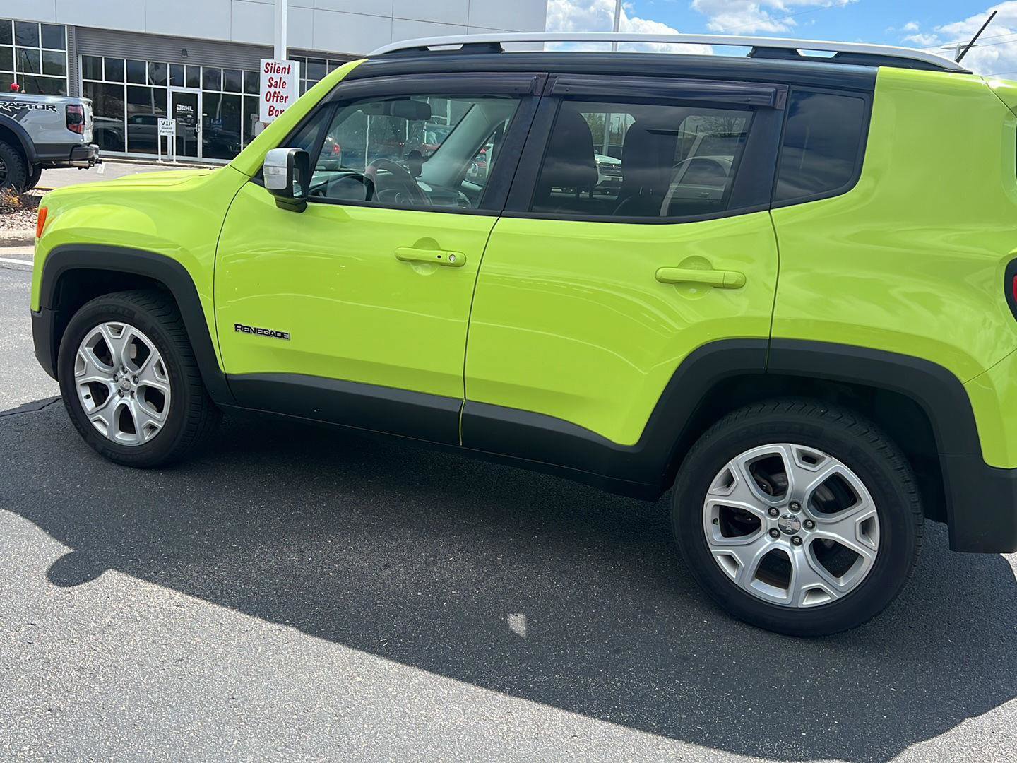 Used 2017 Jeep Renegade Limited AWD/4WD image 10