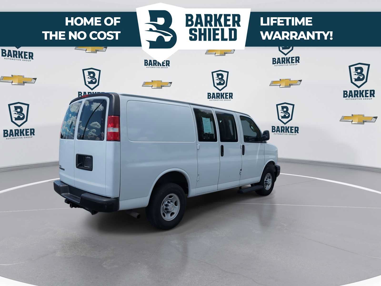 Used 2020 Chevrolet Express 3500 w/ Driver Convenience Package RWD image 8