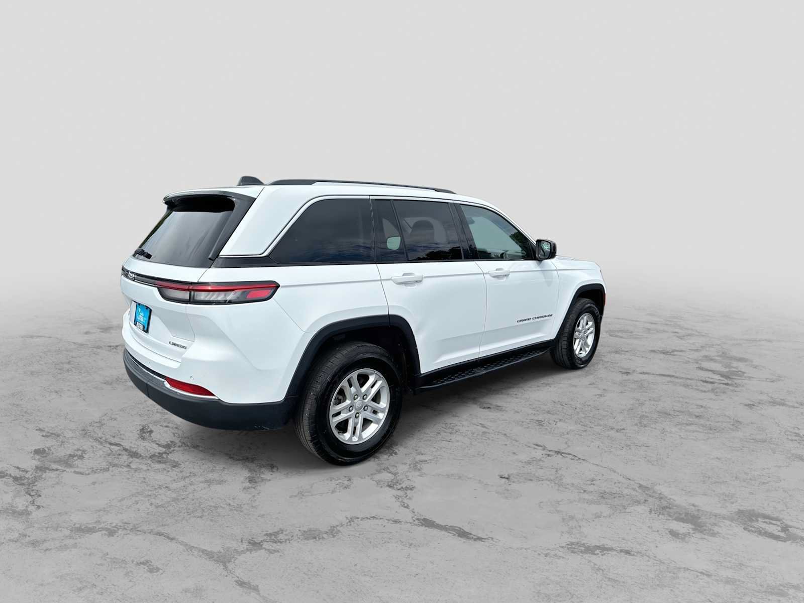 Used 2023 Jeep Grand Cherokee Laredo AWD/4WD image 8