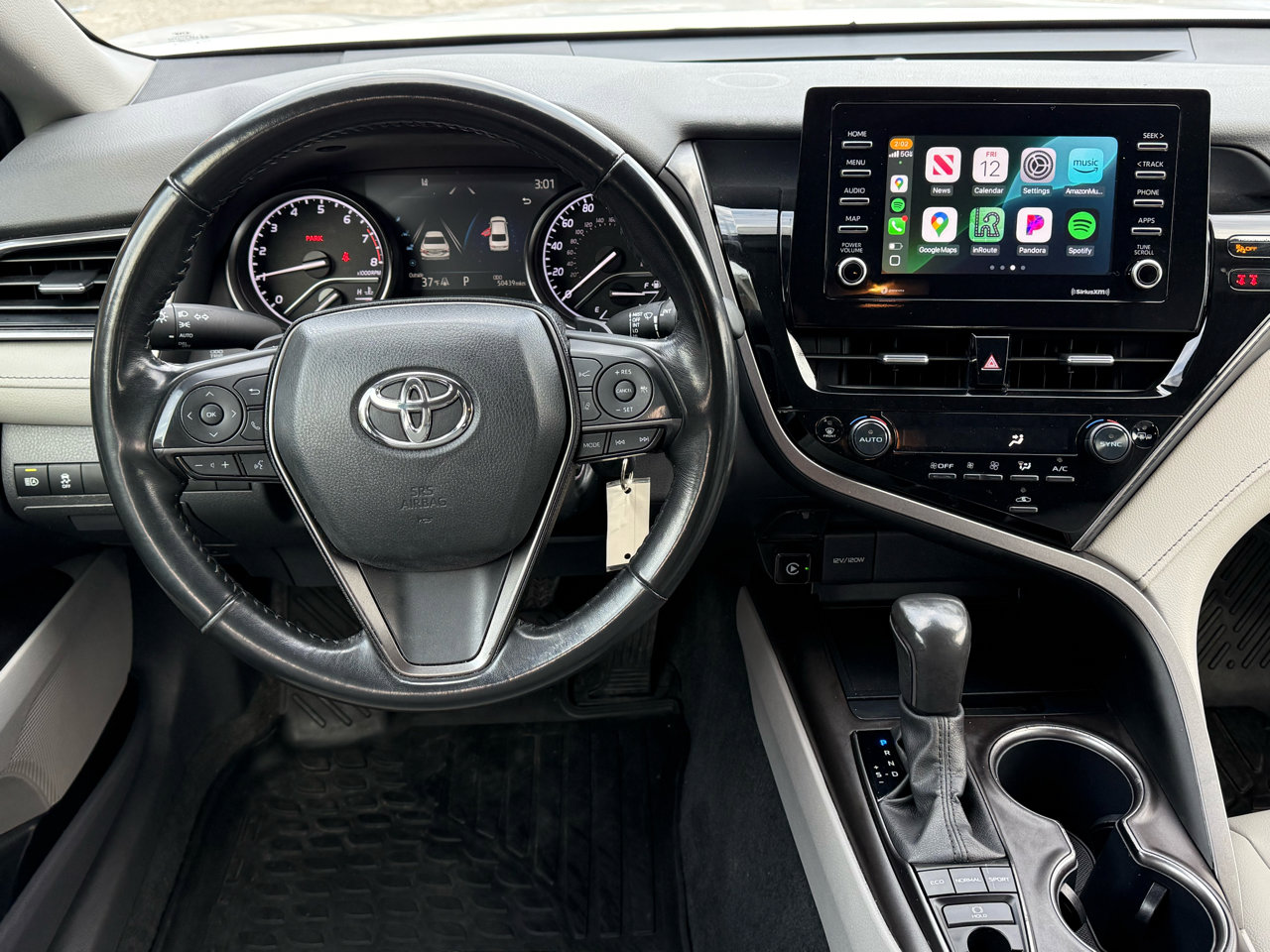 Used 2024 Toyota Camry SE image 4