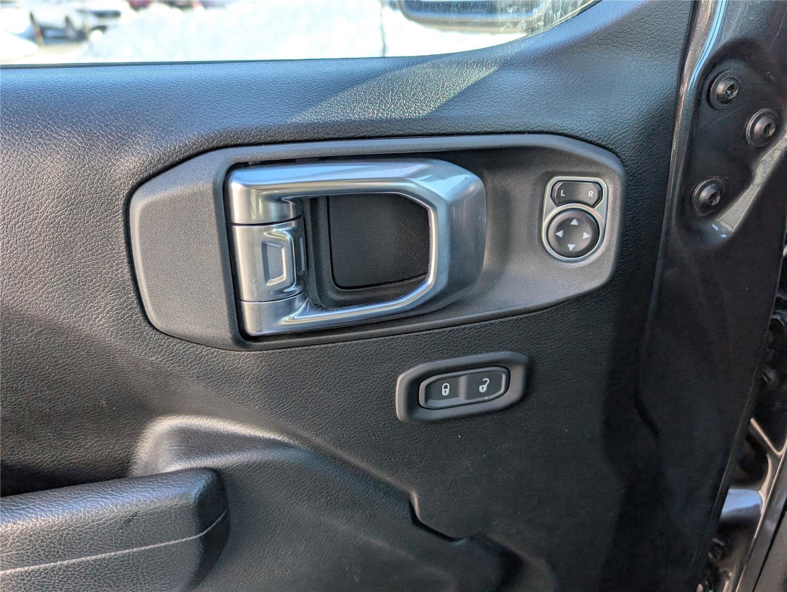 Used 2023 Jeep Gladiator Sport image 17