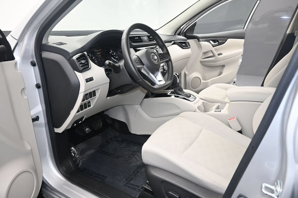 Used 2018 Nissan Rogue Sport SV w/ SV Technology Package FWD image 13