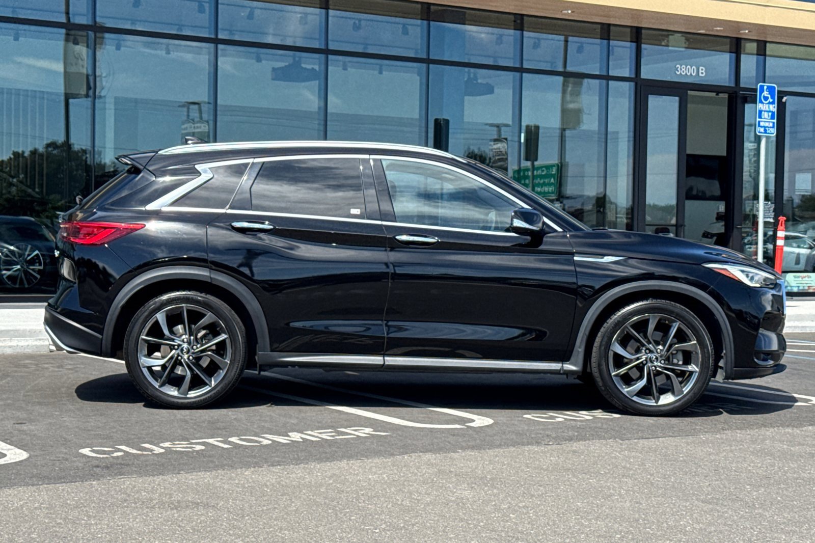 Used 2019 INFINITI QX50 Essential w/ Sensory Package image 3