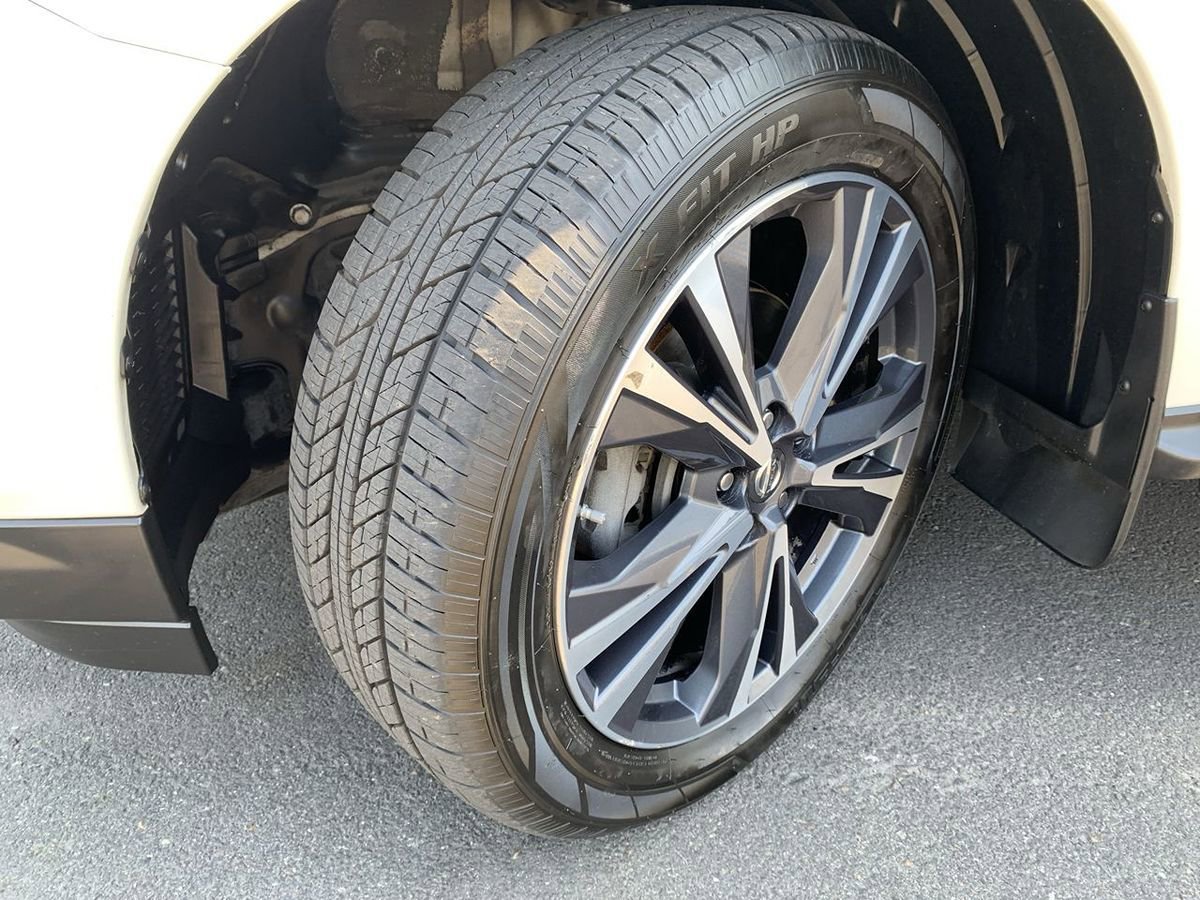 Used 2018 Nissan Pathfinder Platinum AWD/4WD image 12