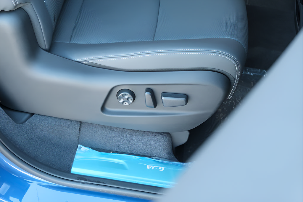 New 2024 VinFast VF 9 Plus AWD/4WD image 18