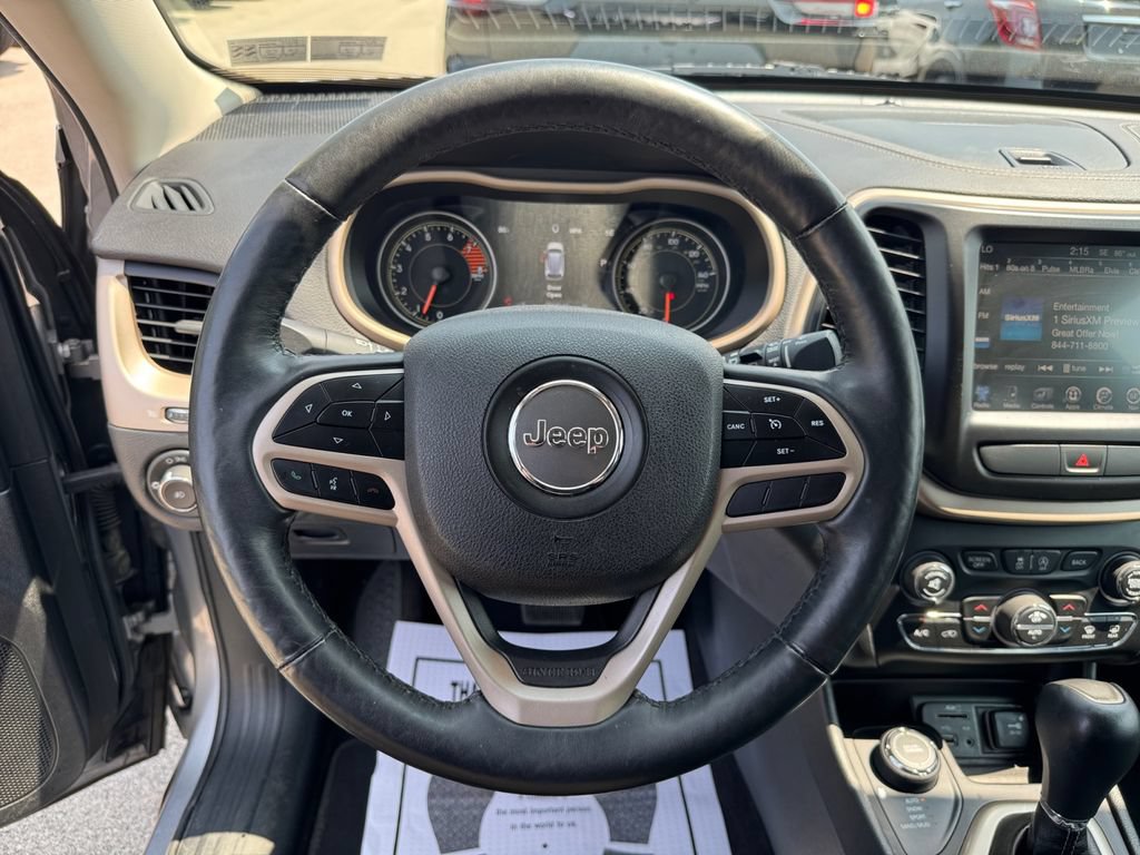 Used 2017 Jeep Cherokee Limited AWD/4WD image 15