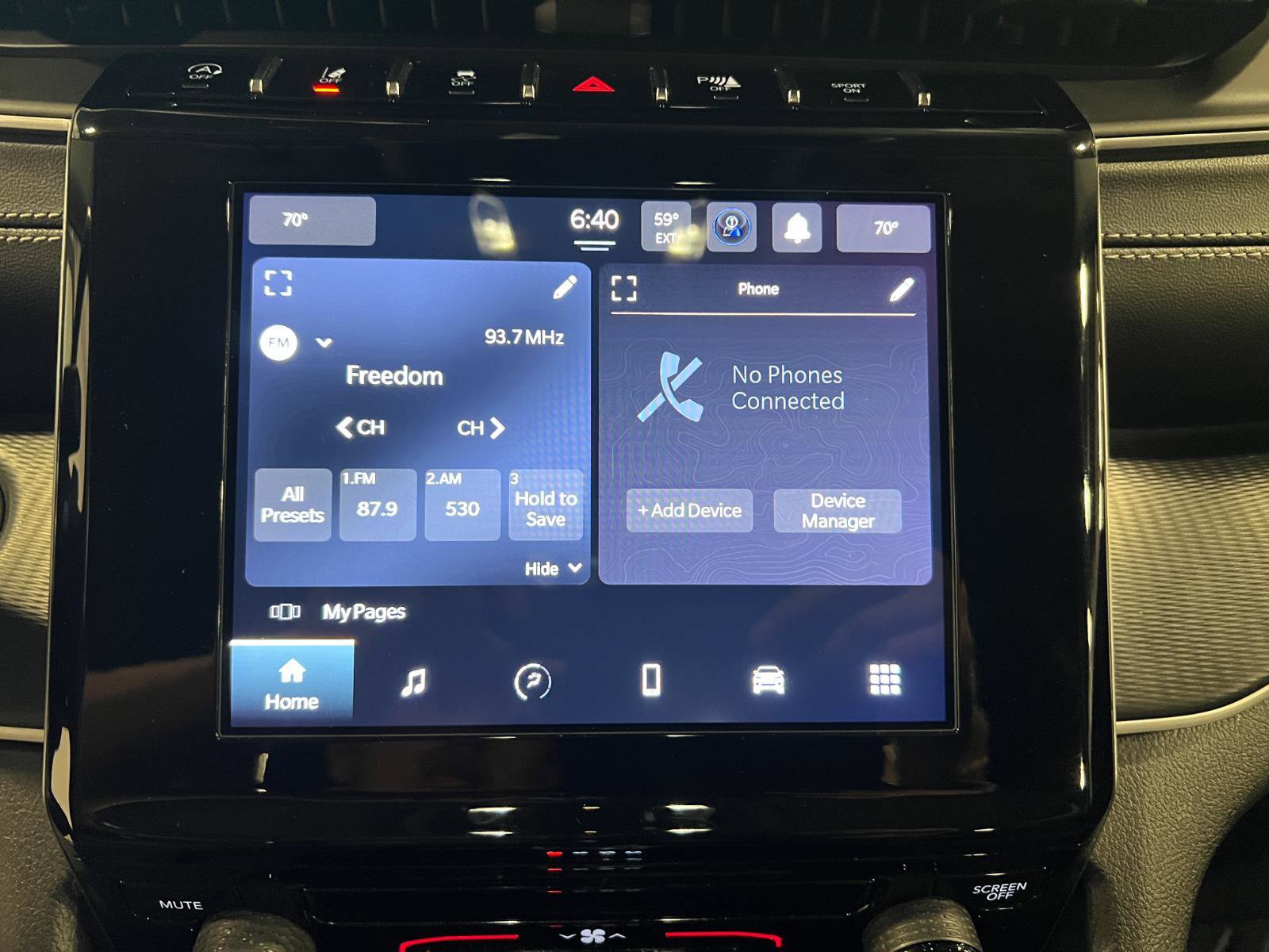 Used 2023 Jeep Grand Cherokee Laredo image 17