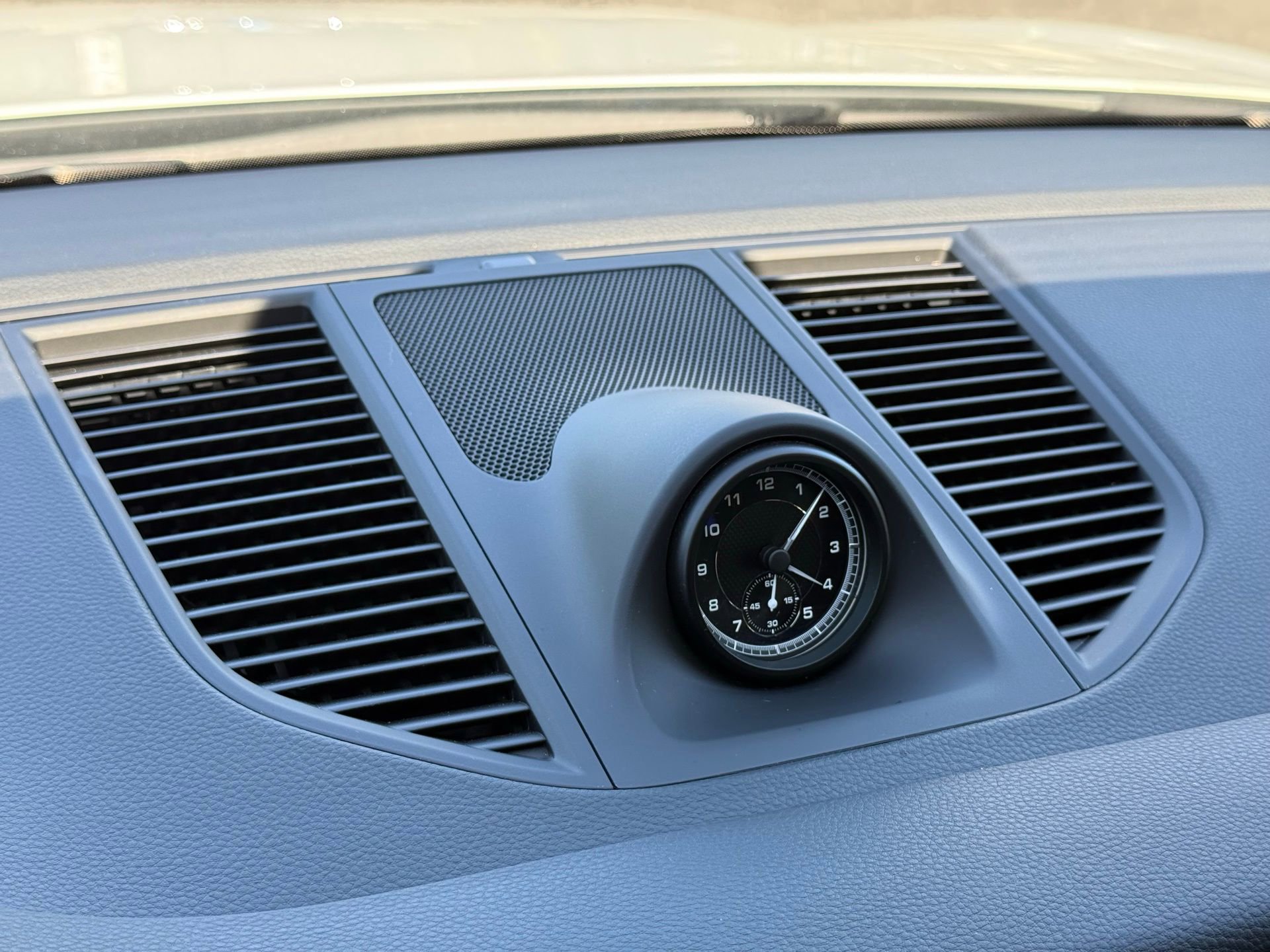 Used 2024 Porsche Macan image 18