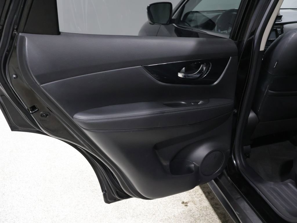 Used 2017 Nissan Rogue SL image 19