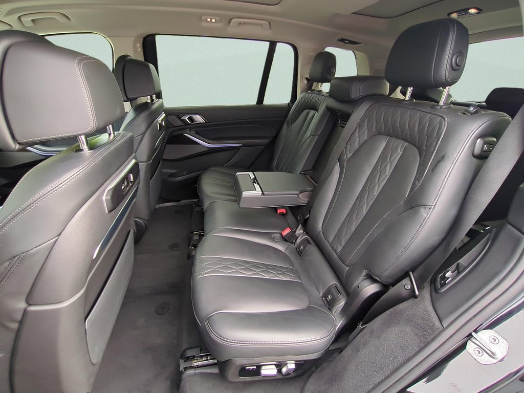 Used 2025 BMW X7 xDrive40i AWD/4WD image 10