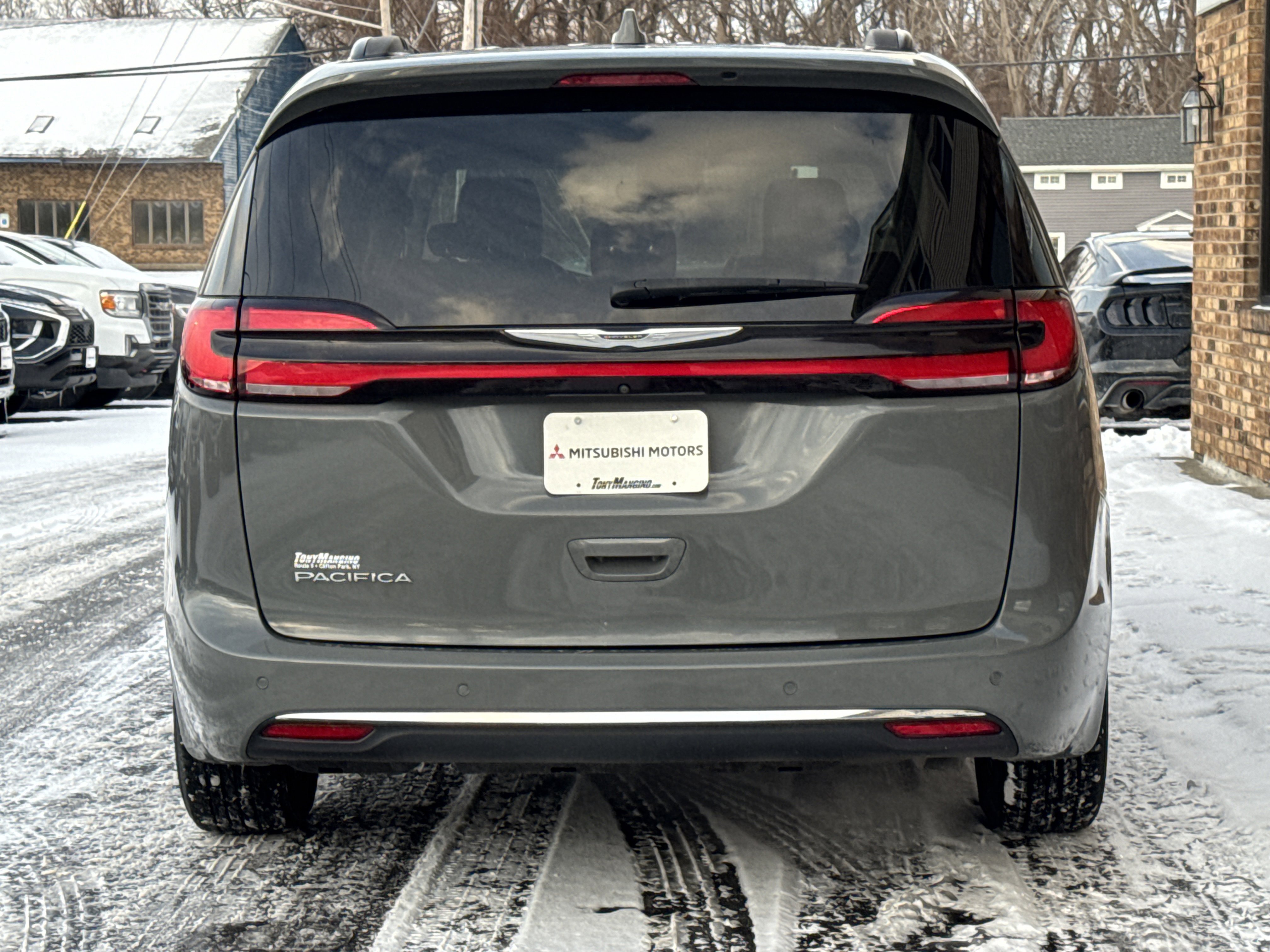 Used 2022 Chrysler Pacifica Touring-L image 4