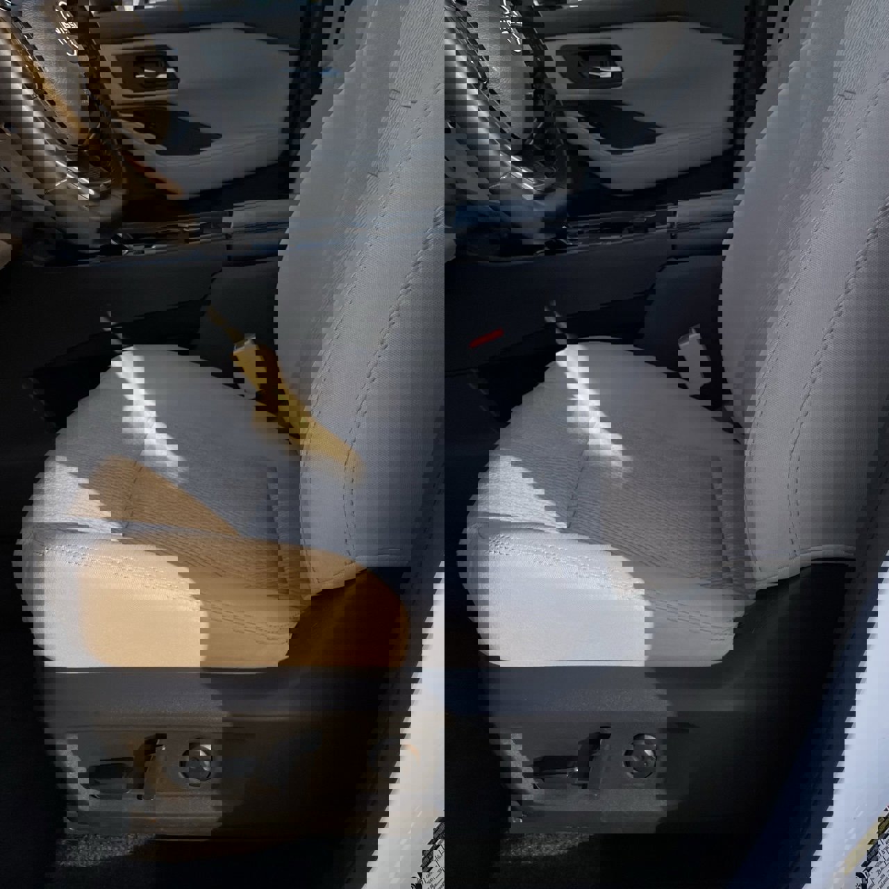 Used 2025 Nissan Rogue SV image 22