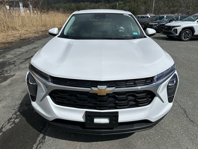 Used 2024 Chevrolet Trax LS w/ LS Convenience Package image 8