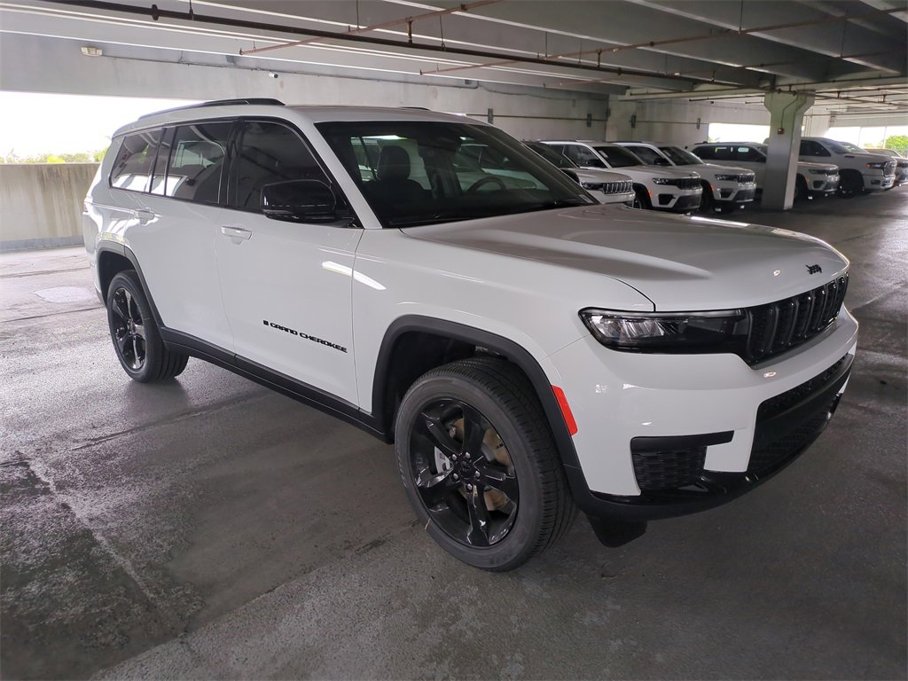 New 2025 Jeep Grand Cherokee L Altitude image 2