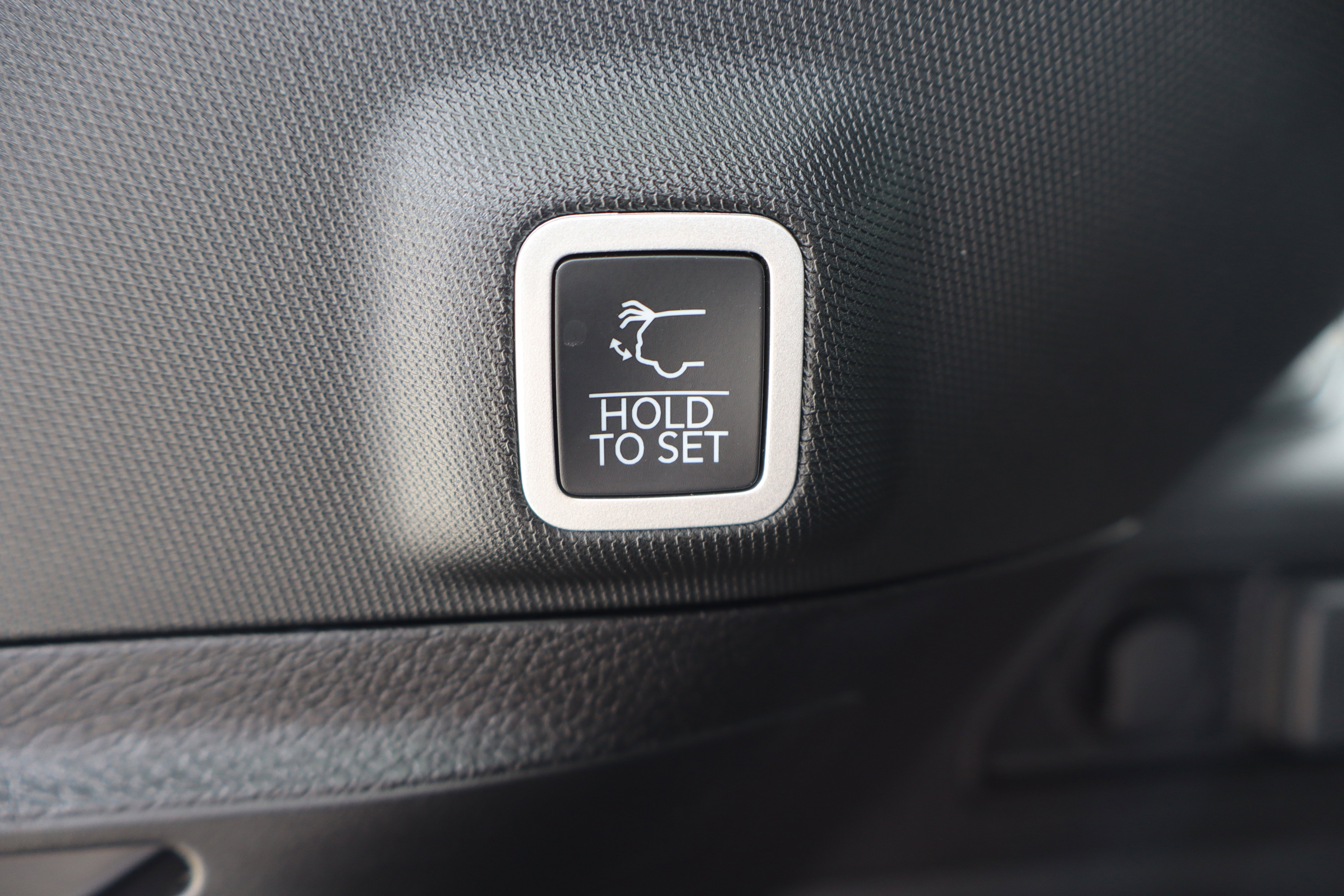 Used 2025 Jeep Grand Cherokee Altitude AWD/4WD image 27