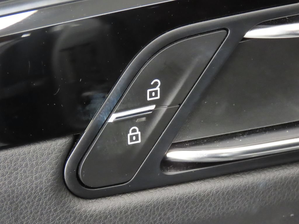 Certified 2026 Porsche Macan AWD/4WD image 37