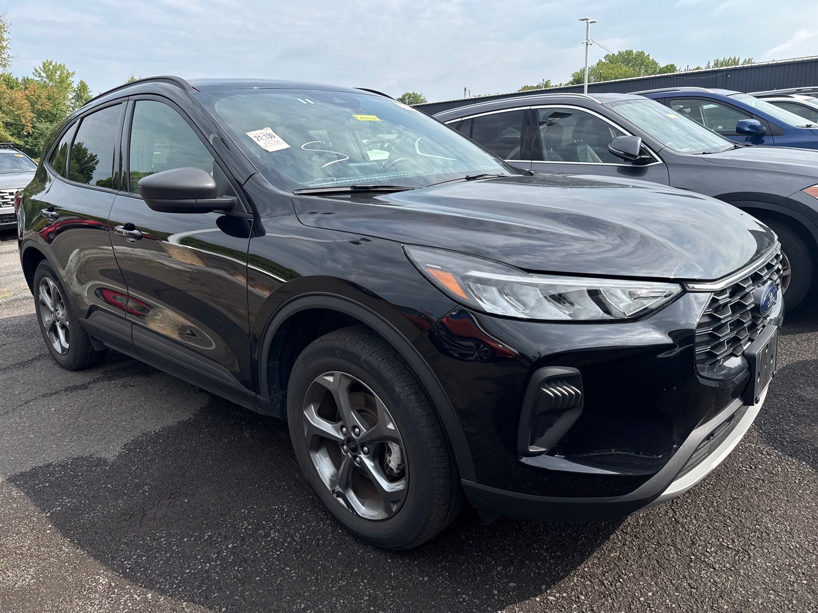 Used 2025 Ford Escape ST-Line AWD/4WD image 2