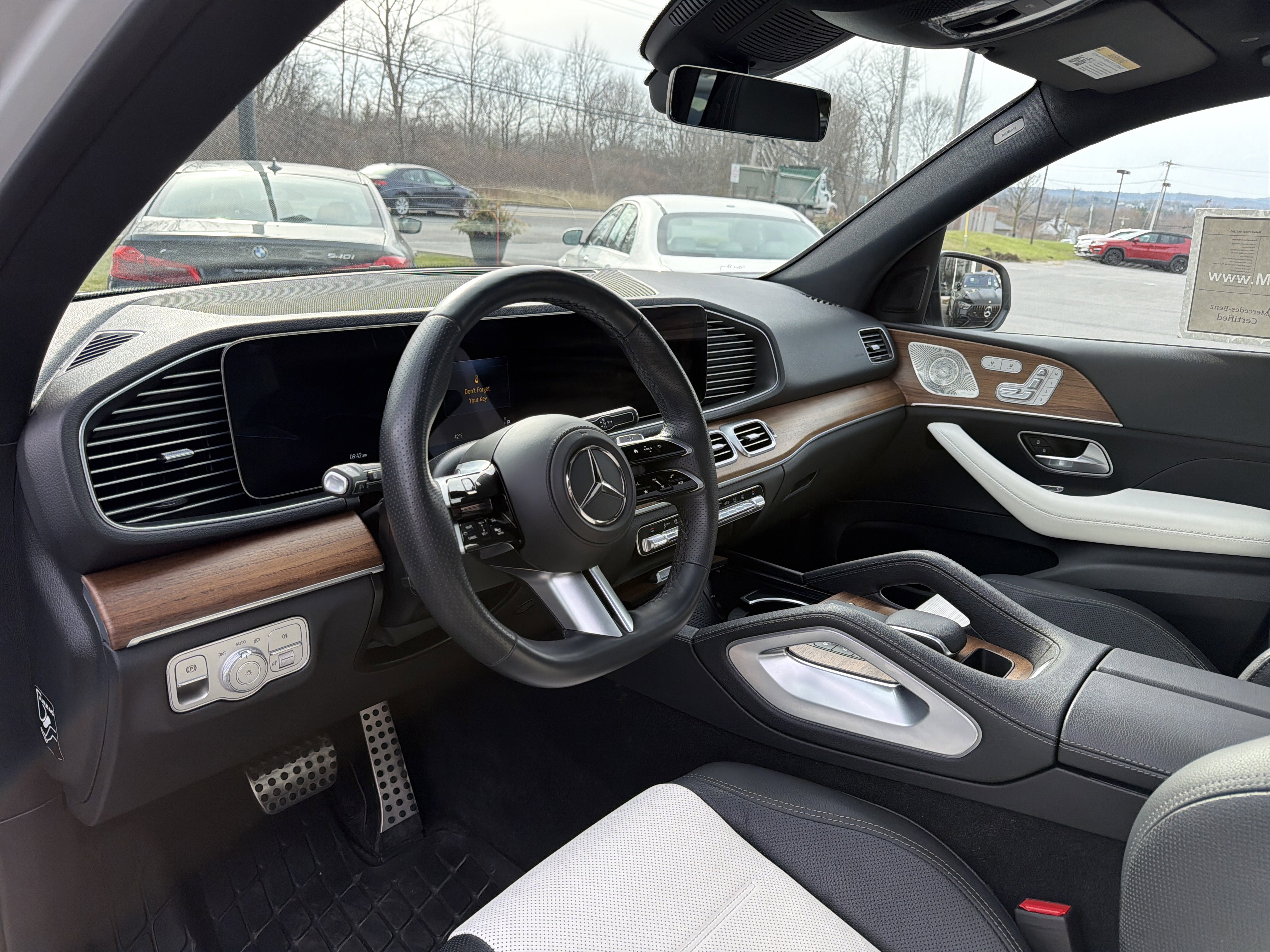 Certified 2025 Mercedes-Benz GLE 450e 4MATIC image 8