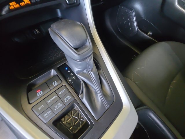 Used 2025 Toyota RAV4 XLE AWD/4WD image 18