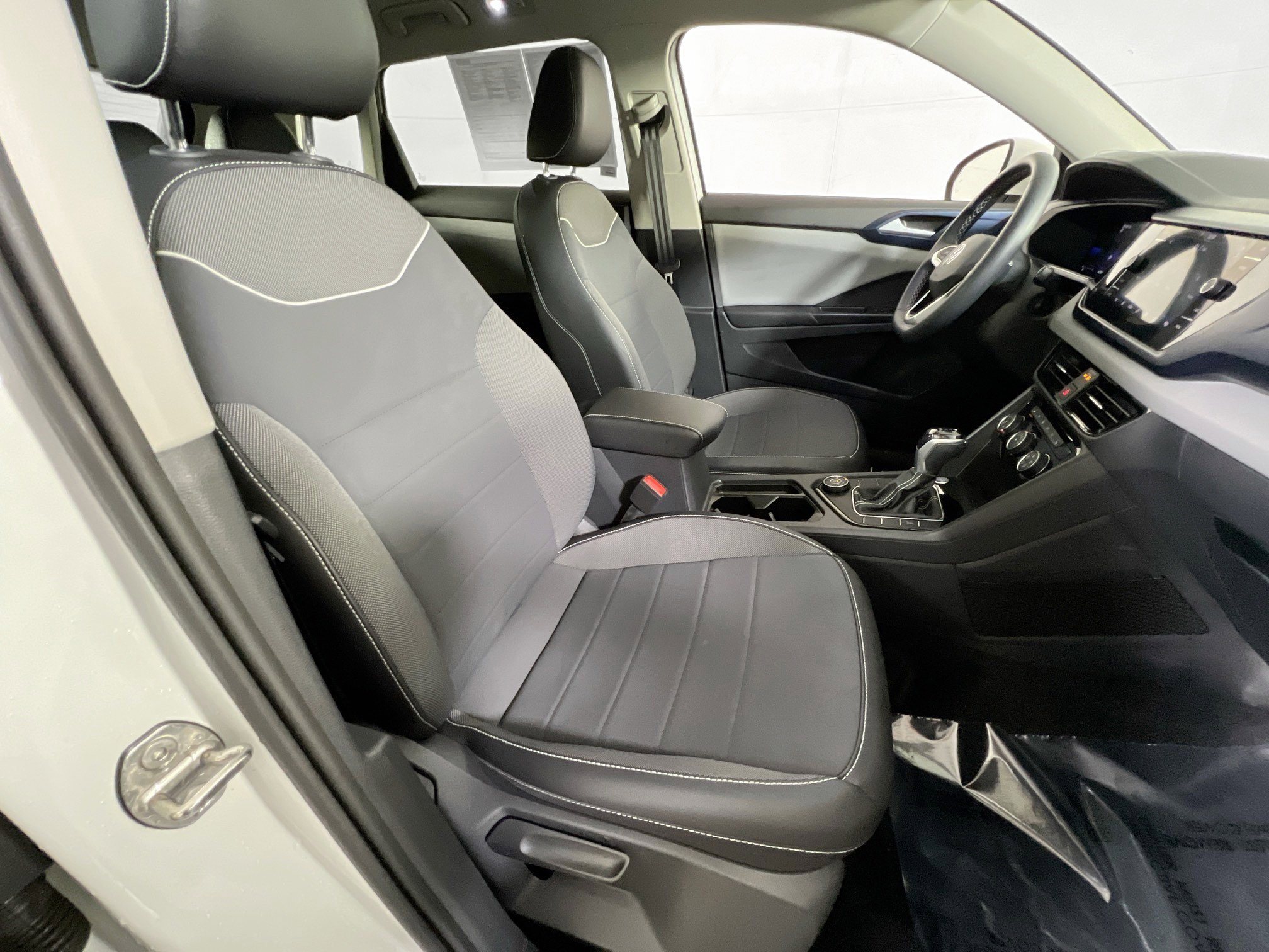 Used 2023 Volkswagen Taos SE AWD/4WD image 27