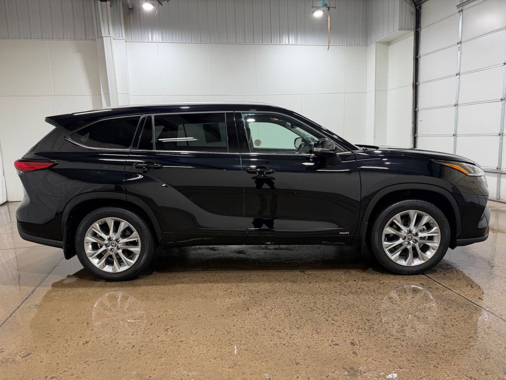 Used 2023 Toyota Highlander Limited AWD/4WD image 3