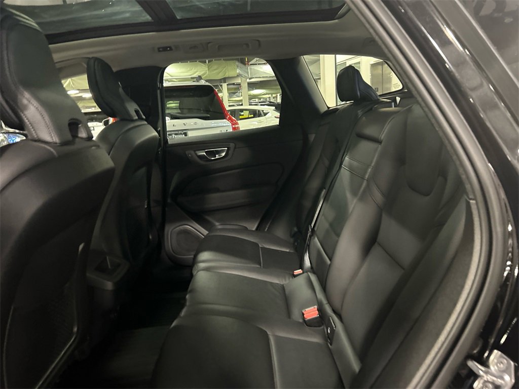 Certified 2021 Volvo XC60 T5 Momentum w/ Premium Package image 23