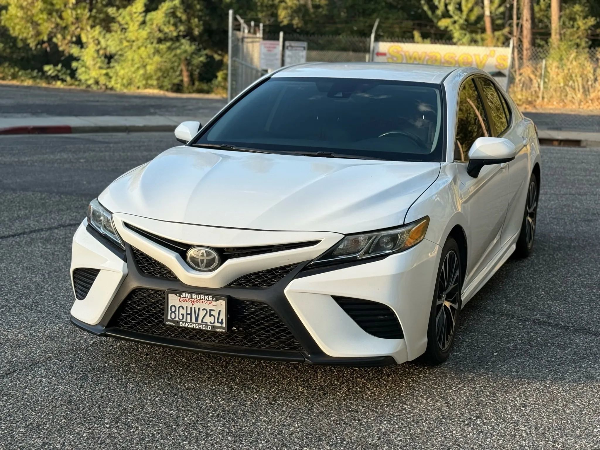 Used 2019 Toyota Camry SE image 2