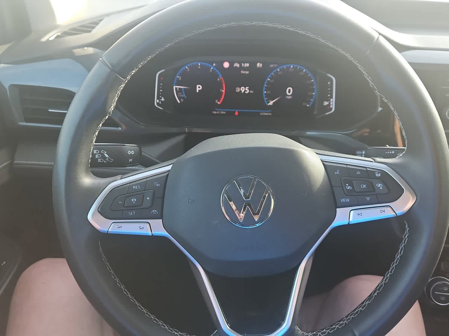 Used 2022 Volkswagen Taos SEL image 15