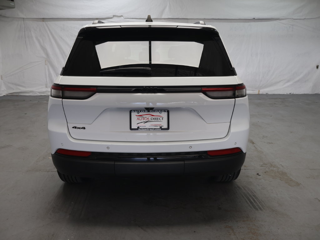 Used 2023 Jeep Grand Cherokee Altitude AWD/4WD image 6