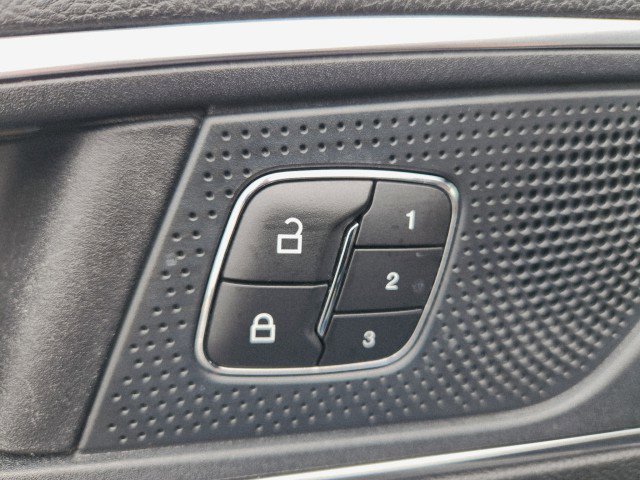 Used 2023 Ford Edge Titanium image 30