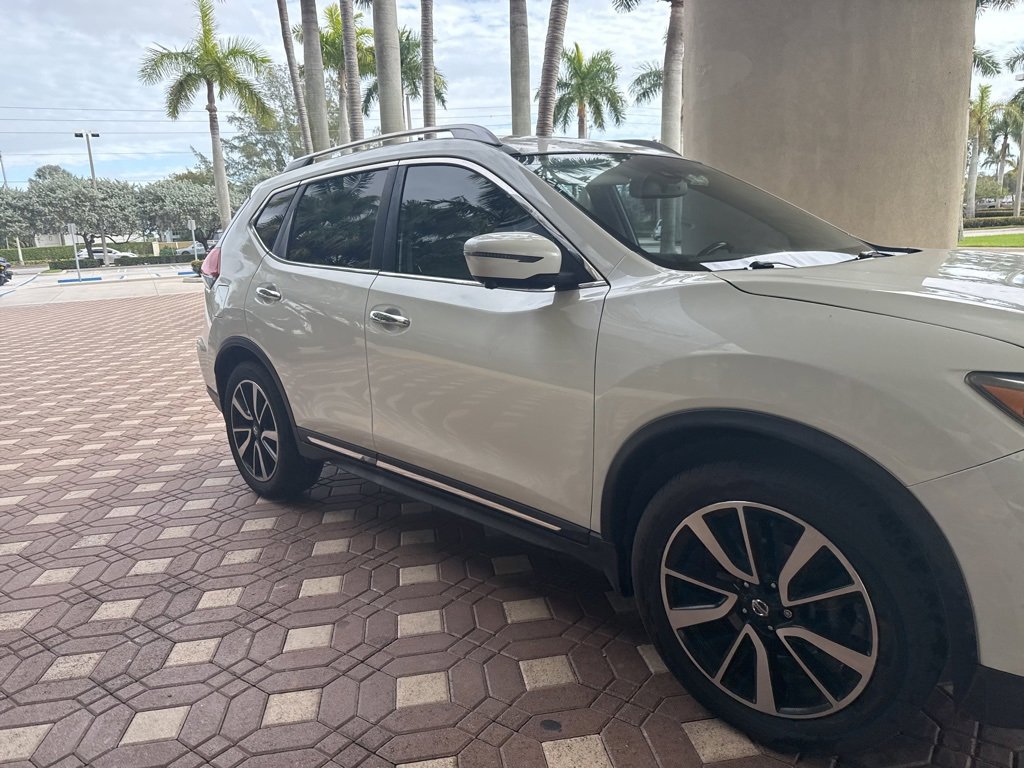 Used 2018 Nissan Rogue SL w/ Premium Package image 6