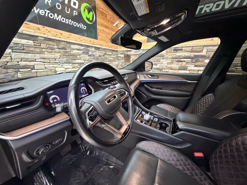 Used 2022 Jeep Grand Cherokee Summit AWD/4WD image 38