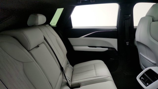 Used 2025 Cadillac Lyriq Luxury w/ LPO, Floor Liner Package RWD image 40