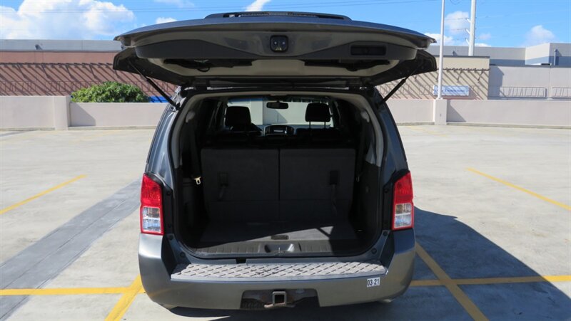 Used 2008 Nissan Pathfinder LE RWD image 9
