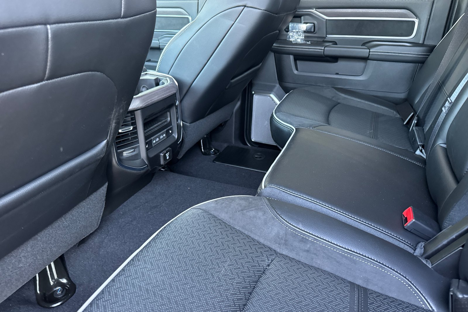 New 2027 RAM 3500 Laramie AWD/4WD image 11