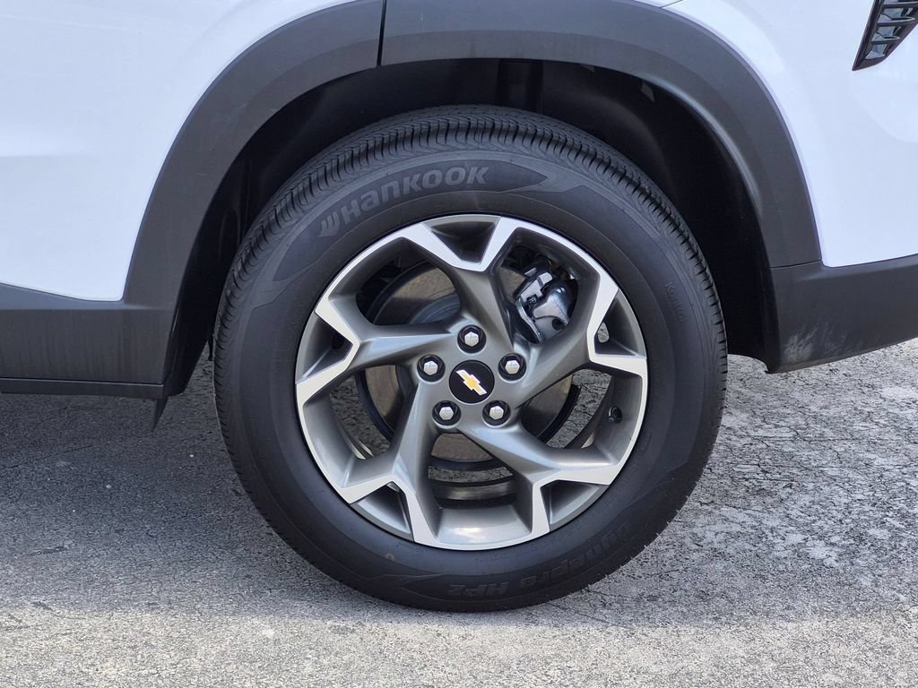 Used 2025 Chevrolet Trax LT w/ LT Convenience Package FWD image 31