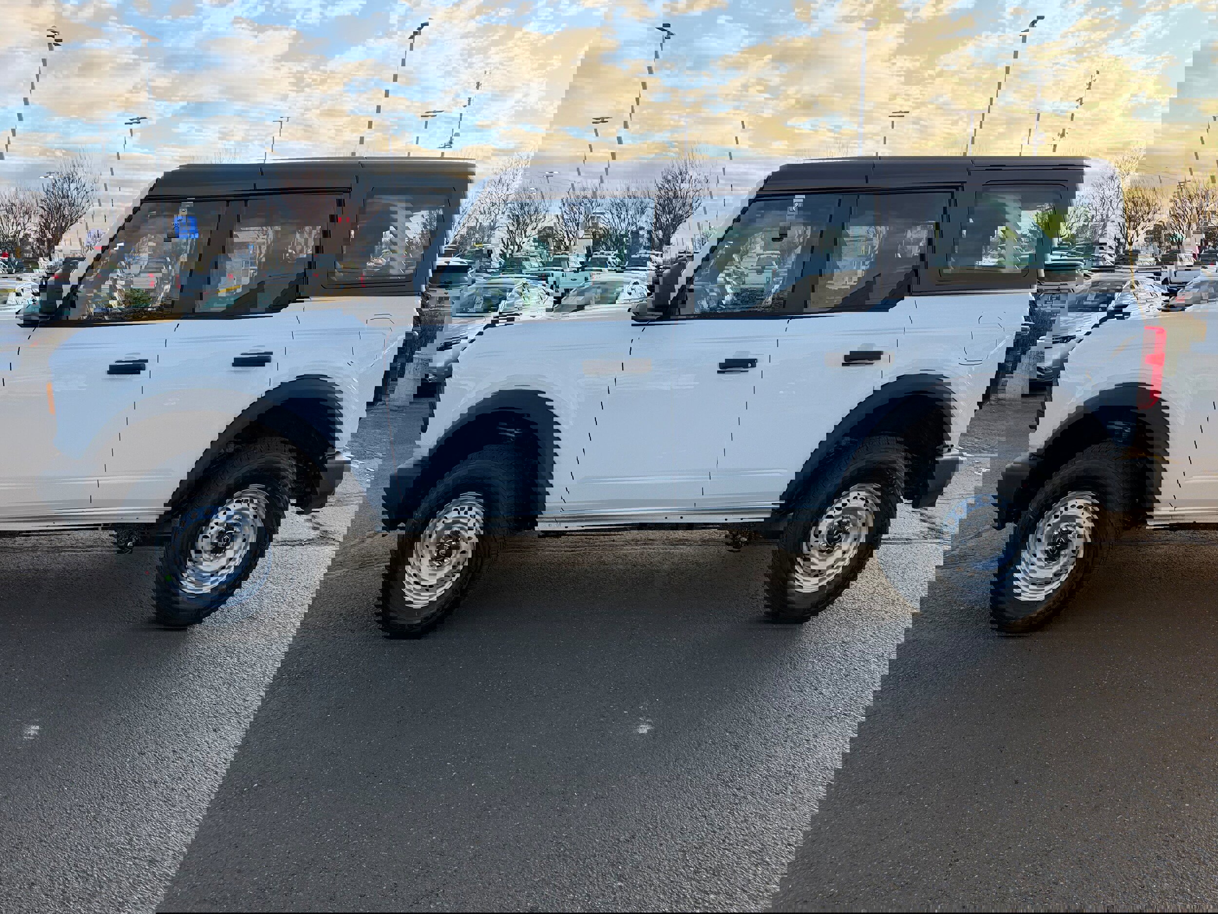 New 2025 Ford Bronco 4-Door image 6