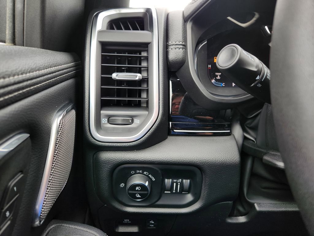 New 2025 RAM 1500 Laramie w/ Night Edition image 15