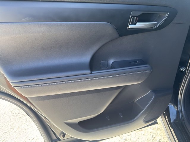 Used 2024 Toyota Highlander XLE image 25