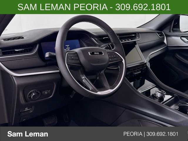 New 2025 Jeep Grand Cherokee Altitude image 9