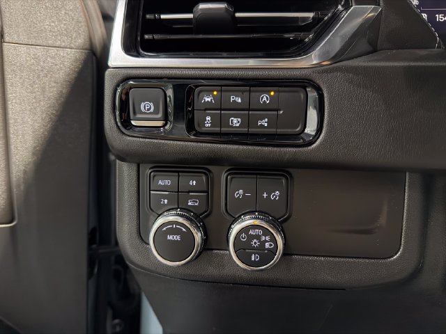 Used 2025 GMC Yukon Denali AWD/4WD image 24