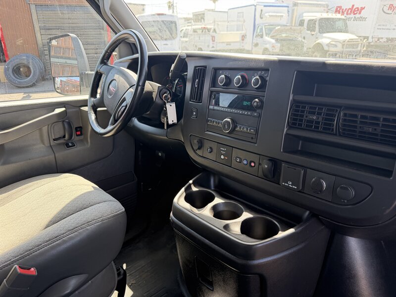 Used 2022 GMC Savana 3500 Extended w/ Power Convenience Package RWD image 17