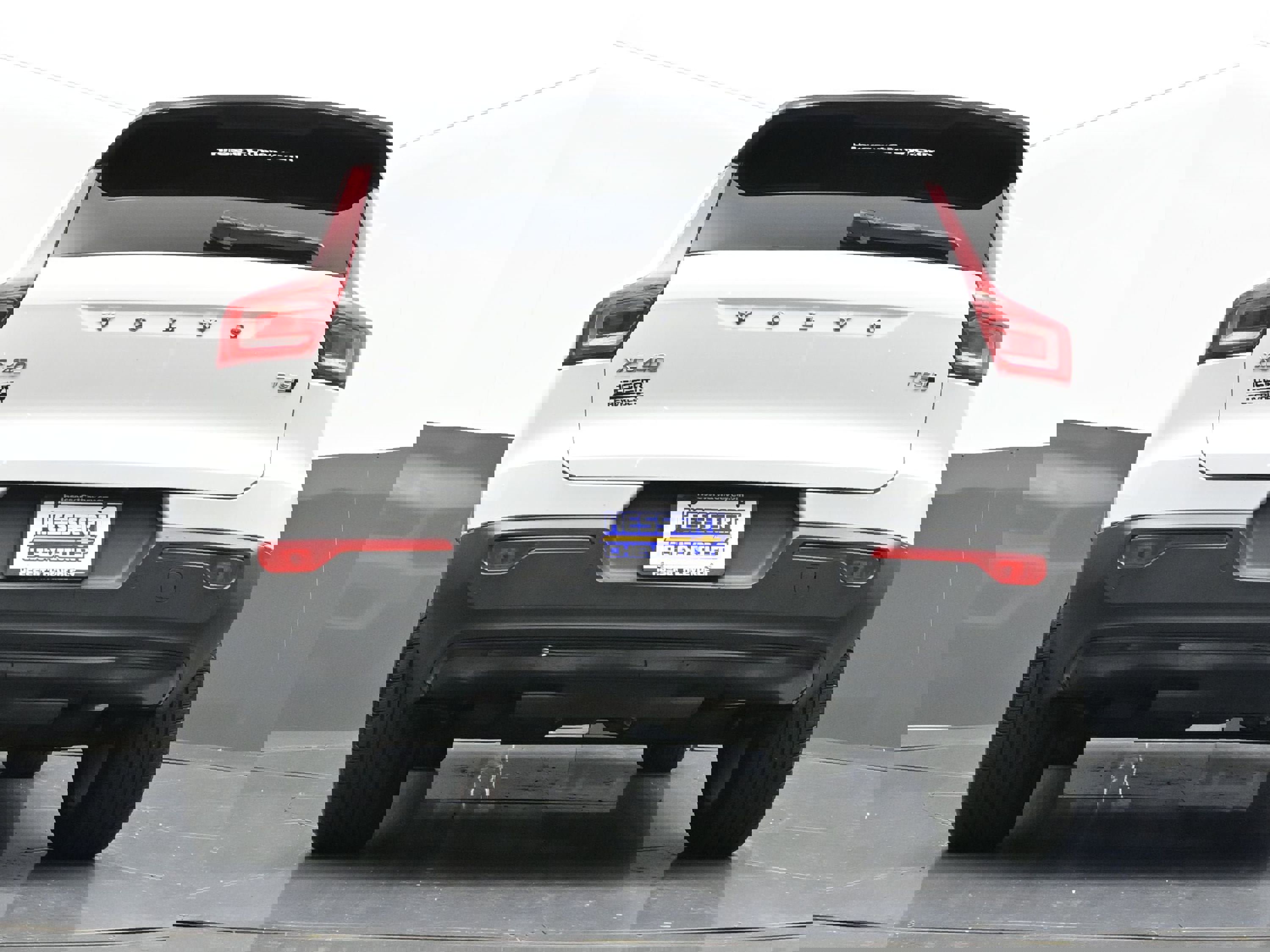 Used 2022 Volvo XC40 T5 R-Design image 38