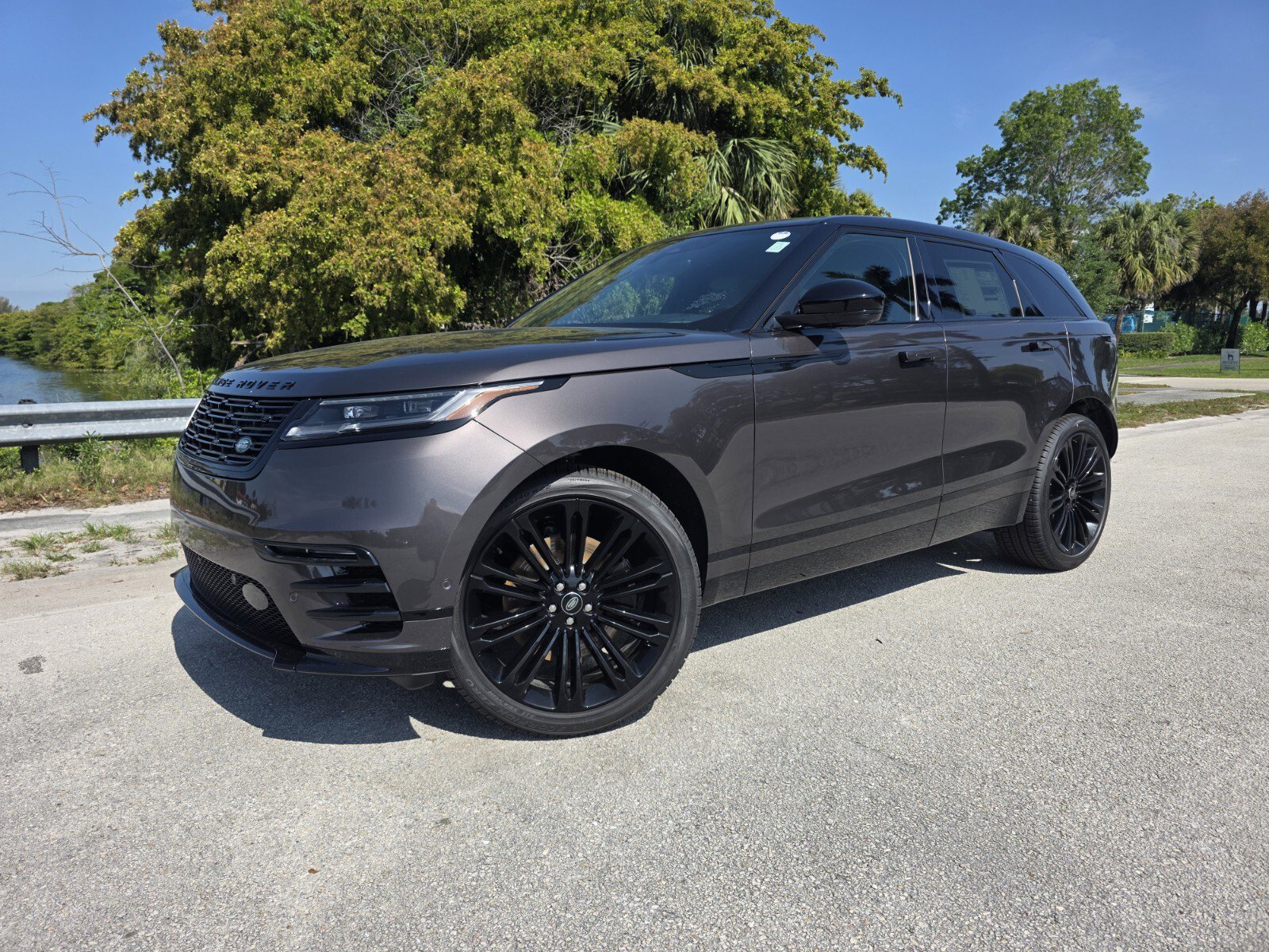 New 2026 Land Rover Range Rover Velar Dynamic SE AWD/4WD image 1
