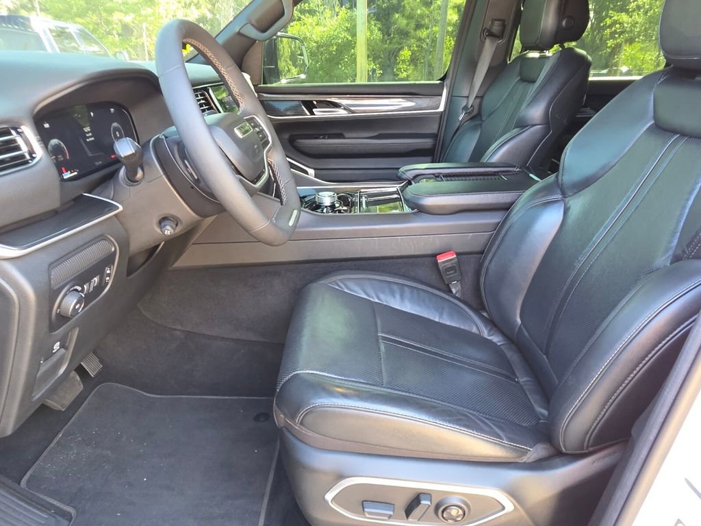 Used 2022 Jeep Wagoneer Series I AWD/4WD image 27